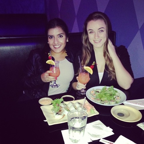 Sushi Drinks & Gossip #partnerincrime #carribeanbreeze #sushi #besties #drinks #newus #tonewloves #cheers