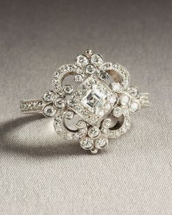 theurbanchica:  //beautiful vintage ring..