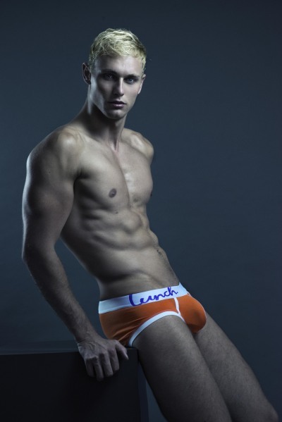 hotndfunny:  OH DAMN!!!  Follow for more hot guys: Hotndfunny