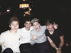 stylsniall-deactivated20180101:  @5secsofsummer Rippin it up!