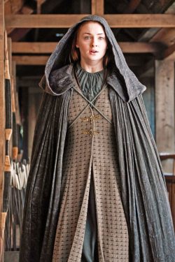 game-of-thrones-fans:  [S5] Sansa’s latest costume is absolutely