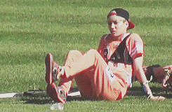 kyungs0o:  Jongin airing his toes out 