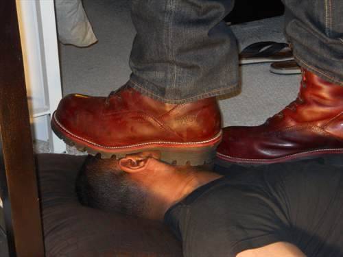 humandoormat:Master in His heavy boots destroying some fag’s face