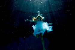 aasgbphotography:  Tyler Shields // Floating Angel La grace incarnée.