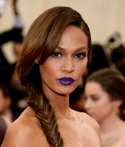 littlefemmethings:  Joan Smalls in Vera Wang with a bold blue-toned