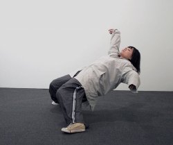 In Just a Blink of an Eye, 2007 installation by Xu Zhen, presented