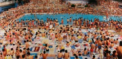 snowce:  Kishin Shinoyama, Shinorama Tokyo pool, 1986  (via melisaki)