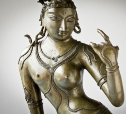 hinducosmos:  Shiva Shakti - Ardhnariswara  (via voelkerkundemuseum.com) 