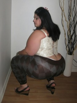 conan77fa:  pearhub:  #bbw #booty #tight pants  http://www.tumblr.com/blog/conan77fahttp://ssbbw-world.over-blog.com   Sexy