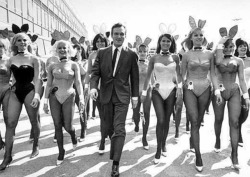 bimbo-in-training: truecrimerip: Hugh Hefner and his Playboy