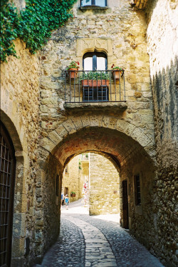 sundxwn:  The beauty of a small balcony (Pals - Spain) Contax