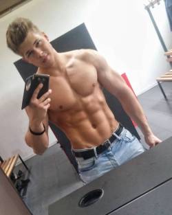 somelikeithairy: sexyfantasybro:   Let me help ya 