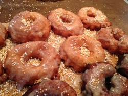 chrisscooking:  Home made doughnuts 