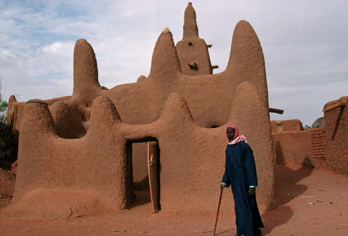 nordafricain:  MALI. Wahabiya sect mosque in Bankass. 1996.©