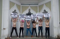 stay-human:  Femen protested naked in front of an Ahmadiyya masjid.