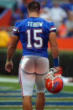 fuckmefootballjock:  Tim Tebow’s beautiful giant ass!   Oh