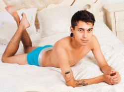 Watch sexy twink boy David Cecilia live on cam only at gay-cams-live-webcams.com
