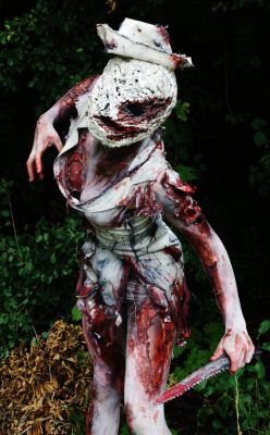 cosplaysleepeatplay:  Creepy but amazing cosplay … Silent Hill