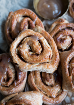 fullcravings:  Vegan Cinnamon Apple Rolls   Like this blog? Visit