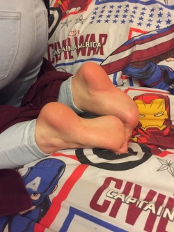 ellessexyfeet:  Anyone else like when girls do this?