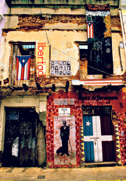 i-sell-my-dreams:  Calle De San Sebastián. Mi Viejo San Juan.