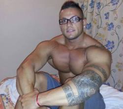 hotguysabound:  I hate those curtains but I love those glasses