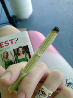 ihugfatkids:  Corn husk spliff