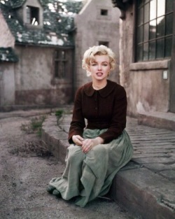 decadesfashion:  Marilyn Monroe by Milton H. Greene, 1954