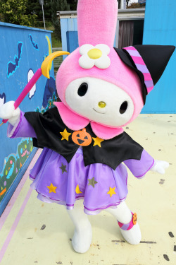 tinkevidia:  Sanrio Parks: My Melody:) 