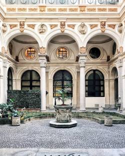 andantegrazioso:  Milanese courtyard  |  framboisejam  