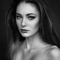 petercoulson:  #model @amylee_gowan @hasselblad #naturallight