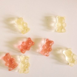 theglitterguide:  Champagne gummy bears from @sugarfina to kick