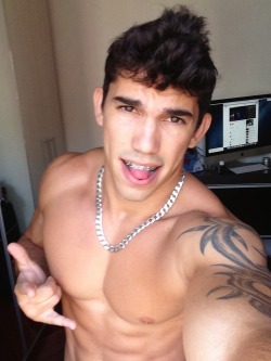 billy-bulge:  jojutlagay:  Lo que harías con uno así?  #Vergon