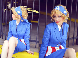 moon–y:  Female Captain America cosplayers.  Found here.