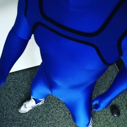 maxpeck74:  Feeling blue 👅 #gay #gayboy #fetish #spandexfetish