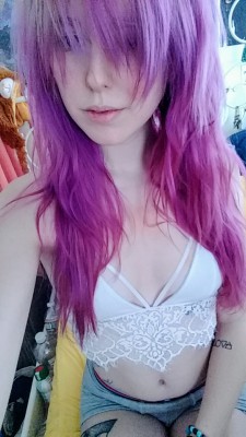 biddysaurusrex:  Update on my looks: purple hair and rocker chick
