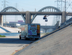 grinderman2:  Erik Ellington//Switch frontside flip 