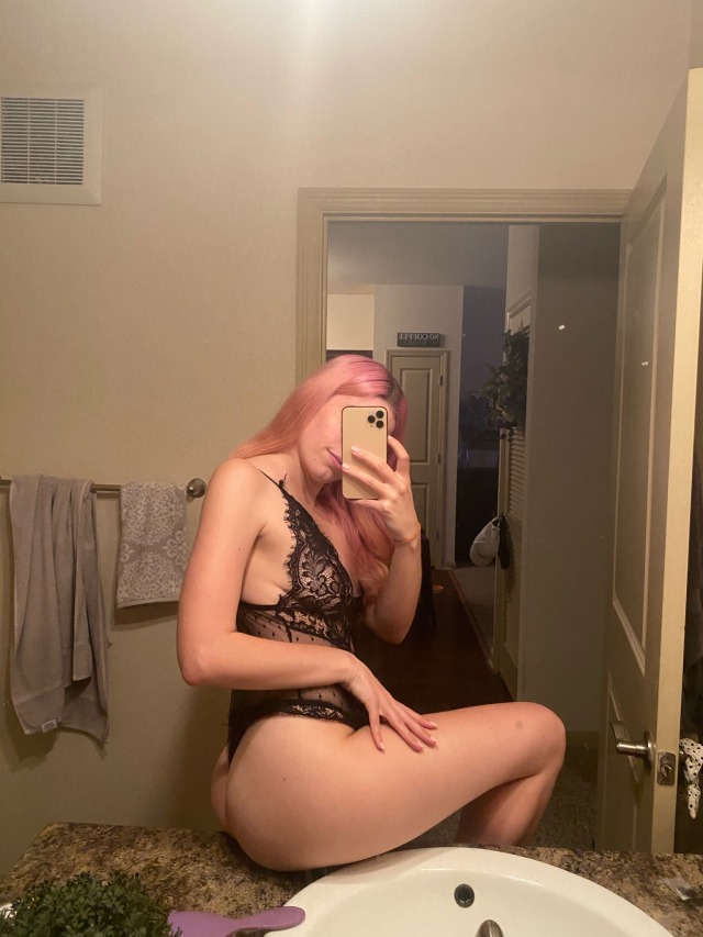 beautifulandhorny:Can I get some new subs on Onlyfans tonight??