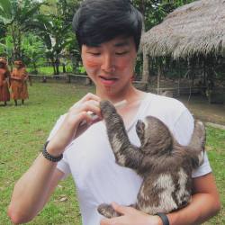 eggmayomayhem:  awwww-cute:  I let a sloth take a selfie on my