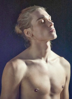 ohthentic:  rawbeautyexpress:  Emil Andersson by Carlos Montilla