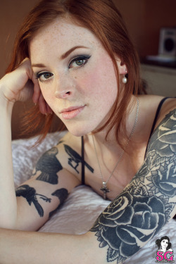 hypno-sandwich:  altmodelgirlcrush:  Annalee Suicide  Good morning