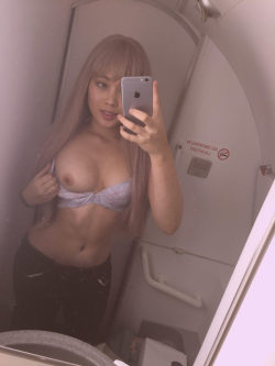 themalaysexaddict:  Selfie jamban kapal terbang