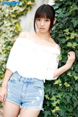 fredslist:  Suzu Monami (もなみ鈴) was born on n/a in n/a.