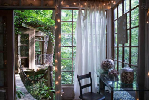 frommoon2moon:  Moon to Moon: Tour of Dreamy secluded Tree house 