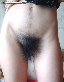 hairycommunity:  Awesome long pubes..I would love to eat that