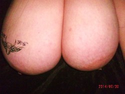 mylonelybreasts:  gggman69:  mylonelybreasts:  new tat  can envy