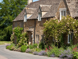 english-idylls:  The Old Post Office, Cotswolds, Gloucestershire.