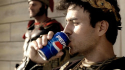 susiethemoderator:  whatspopculture:  Pepsi Ad in 2004  Wonder