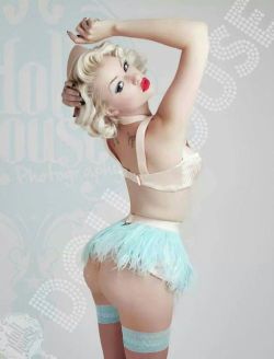 c-mauch:  Pin-Up Blonde on We Heart It - http://weheartit.com/entry/95750323