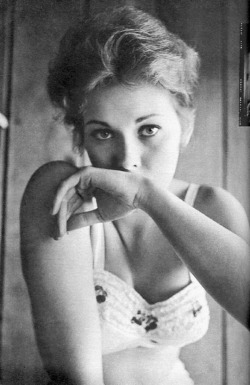 wehadfacesthen:  Kim Novak, 1955 